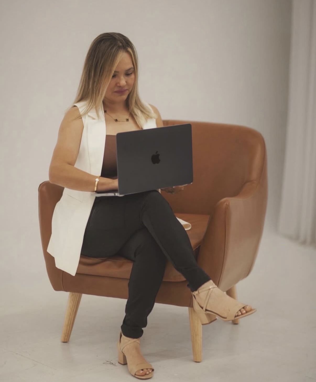 Isela Leandro, Owner of White Glove America
